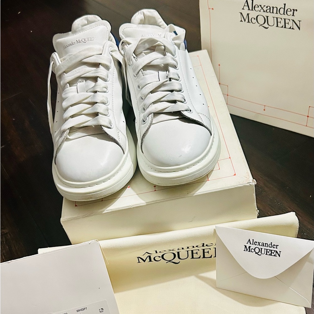 Men’s sneakers, excellent condition! Comes with box, dust bag, and gift bag